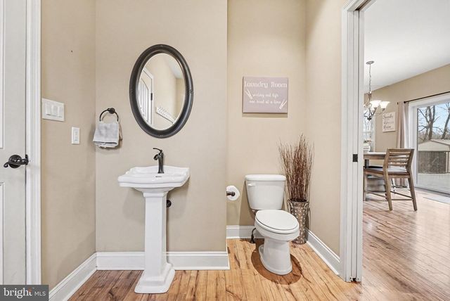 3235 SUTTON DR, Harrisburg, PA 17112