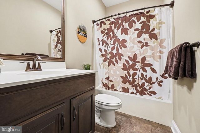 3235 SUTTON DR, Harrisburg, PA 17112