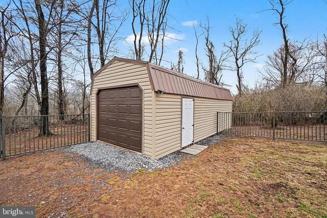 3235 SUTTON DR, Harrisburg, PA 17112