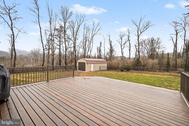 3235 SUTTON DR, Harrisburg, PA 17112