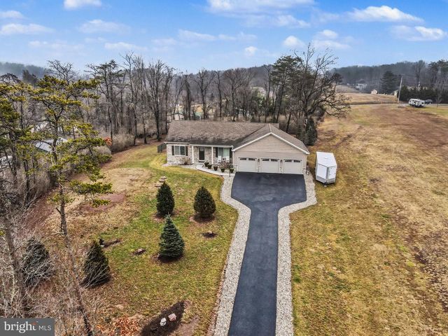 3235 SUTTON DR, Harrisburg, PA 17112