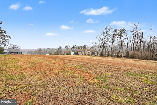 3235 SUTTON DR, Harrisburg, PA 17112