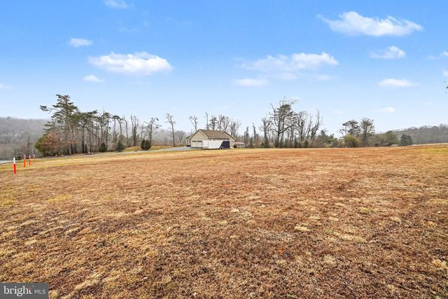 3235 SUTTON DR, Harrisburg, PA 17112