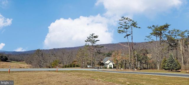 3235 SUTTON DR, Harrisburg, PA 17112