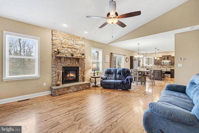 3235 SUTTON DR, Harrisburg, PA 17112