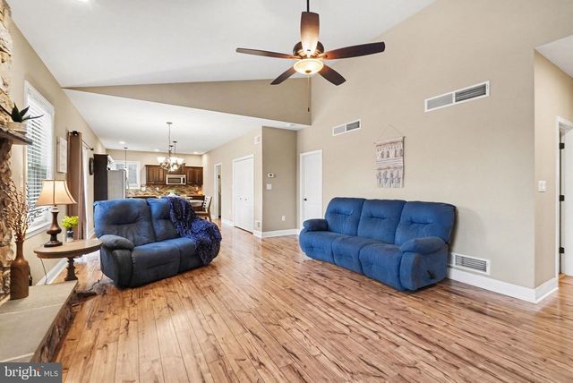 3235 SUTTON DR, Harrisburg, PA 17112