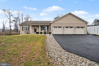 3235 SUTTON DR, Harrisburg, PA 17112