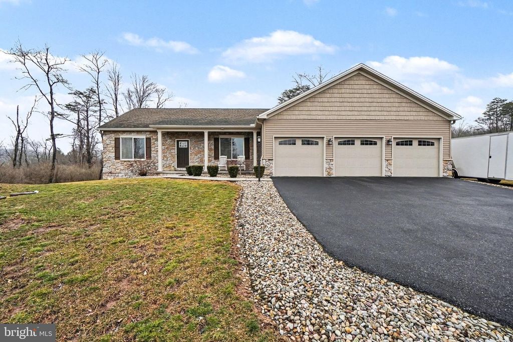 3235 SUTTON DR, Harrisburg, PA 17112