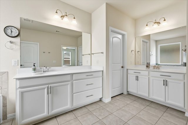 1021 Plateau Ridge Way, Fort Worth, TX 76052