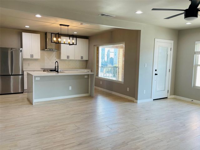 4609 Virginia Avenue 202, Dallas, TX 75204