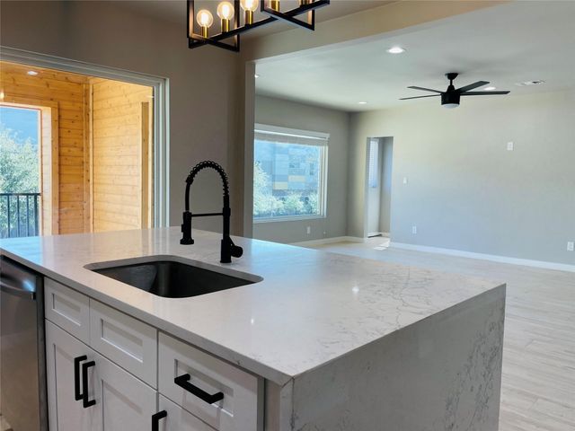 4609 Virginia Avenue 202, Dallas, TX 75204