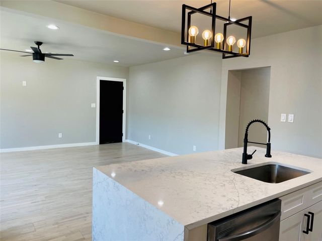 4609 Virginia Avenue 202, Dallas, TX 75204