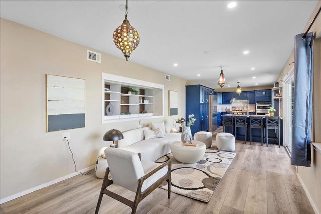 13901 Skyline Boulevard, Oakland, CA 94619