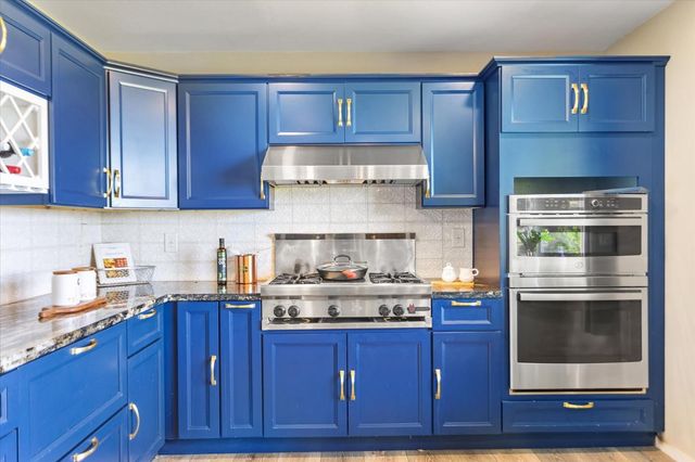 13901 Skyline Boulevard, Oakland, CA 94619