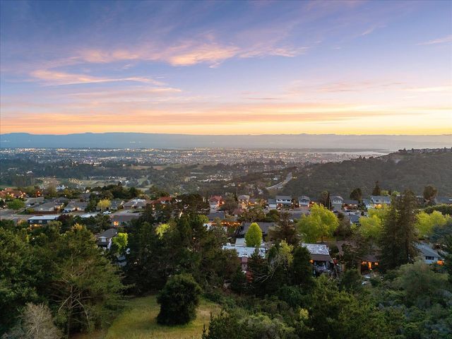 13901 Skyline Boulevard, Oakland, CA 94619