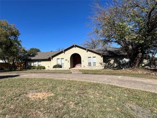 6151 Alpha Road, Dallas, TX 75240