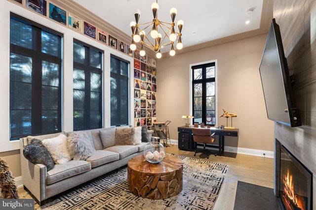 8913 HOLLY LEAF LN, Bethesda, MD 20817