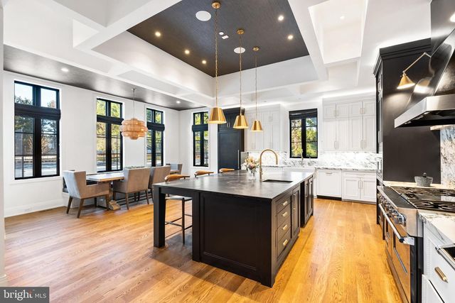 8913 HOLLY LEAF LN, Bethesda, MD 20817