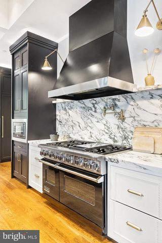 8913 HOLLY LEAF LN, Bethesda, MD 20817