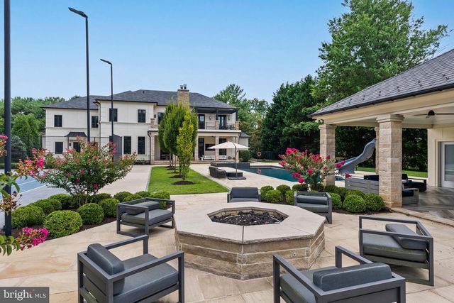 8913 HOLLY LEAF LN, Bethesda, MD 20817