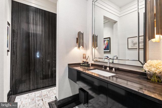 8913 HOLLY LEAF LN, Bethesda, MD 20817