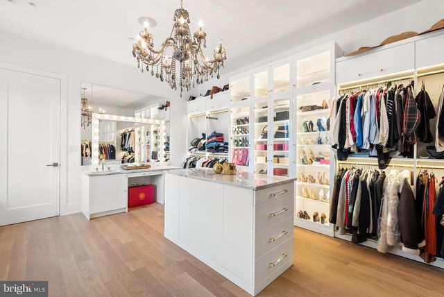 8913 HOLLY LEAF LN, Bethesda, MD 20817