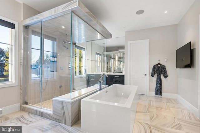 8913 HOLLY LEAF LN, Bethesda, MD 20817