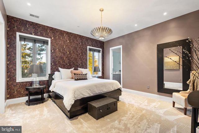 8913 HOLLY LEAF LN, Bethesda, MD 20817