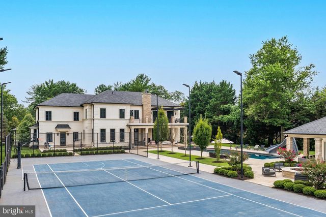 8913 HOLLY LEAF LN, Bethesda, MD 20817