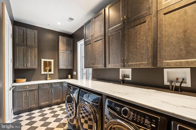 8913 HOLLY LEAF LN, Bethesda, MD 20817