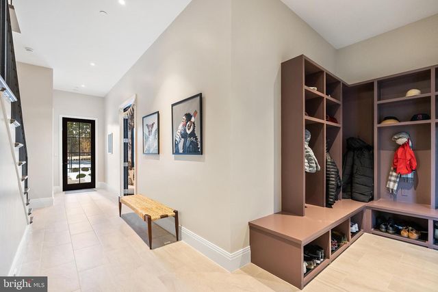 8913 HOLLY LEAF LN, Bethesda, MD 20817