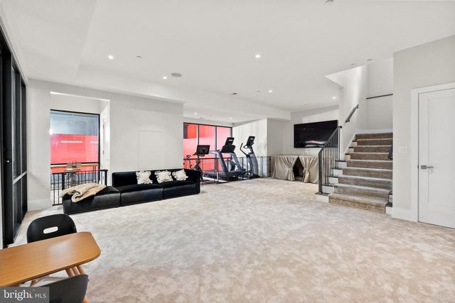 8913 HOLLY LEAF LN, Bethesda, MD 20817