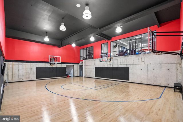 8913 HOLLY LEAF LN, Bethesda, MD 20817