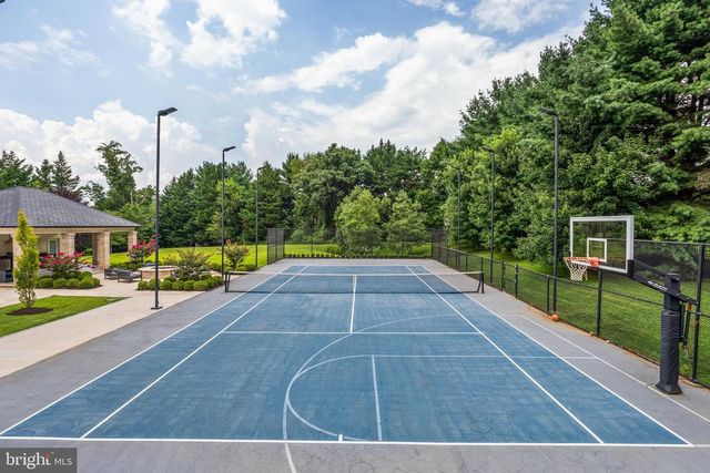 8913 HOLLY LEAF LN, Bethesda, MD 20817