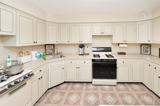 49-51 ALBERT Drive, Monsey, NY 10952