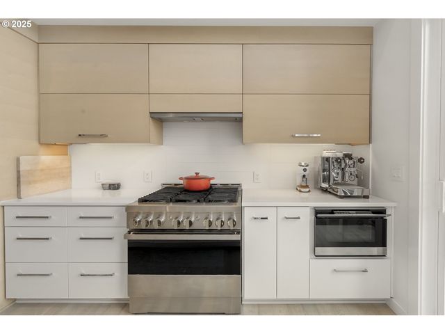 11504 Nw DAMASCUS St, Portland, OR 97229