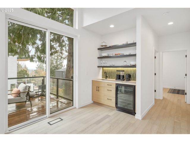 11504 Nw DAMASCUS St, Portland, OR 97229