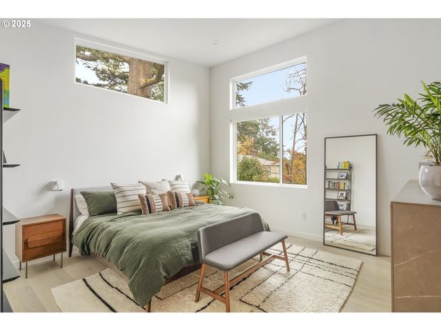 11504 Nw DAMASCUS St, Portland, OR 97229