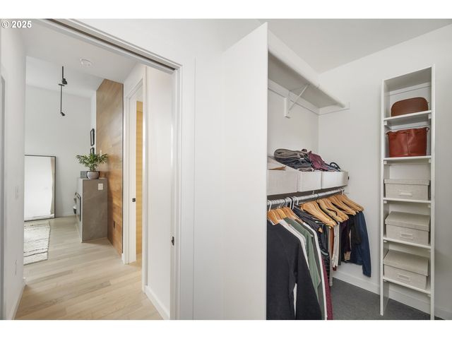 11504 Nw DAMASCUS St, Portland, OR 97229