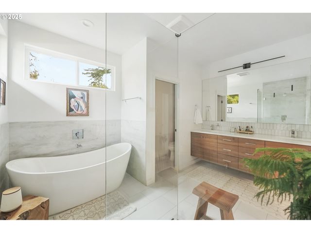 11504 Nw DAMASCUS St, Portland, OR 97229