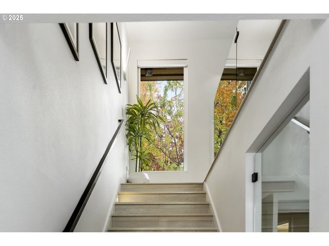 11504 Nw DAMASCUS St, Portland, OR 97229