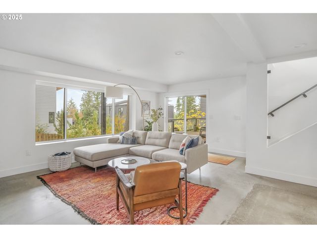 11504 Nw DAMASCUS St, Portland, OR 97229