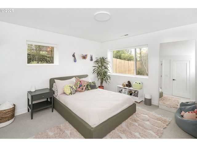 11504 Nw DAMASCUS St, Portland, OR 97229