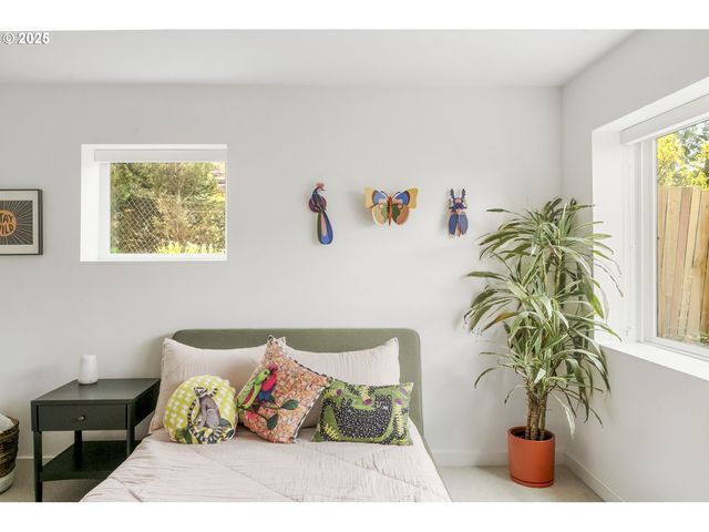 11504 Nw DAMASCUS St, Portland, OR 97229