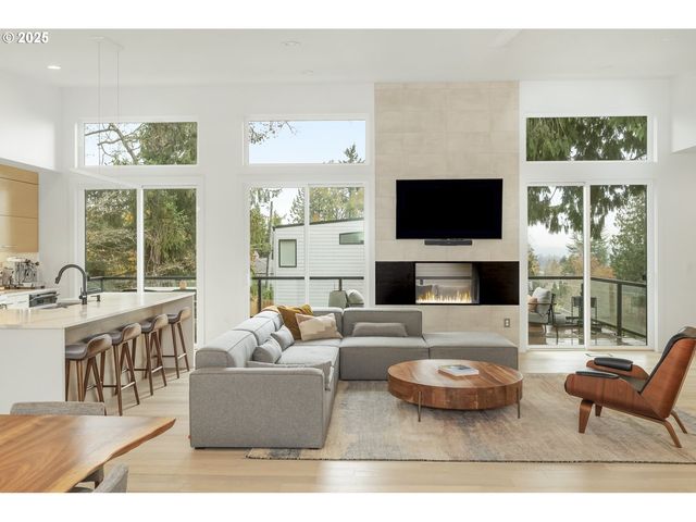 11504 Nw DAMASCUS St, Portland, OR 97229