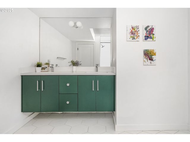 11504 Nw DAMASCUS St, Portland, OR 97229