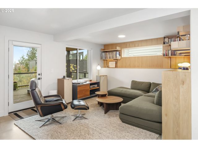 11504 Nw DAMASCUS St, Portland, OR 97229