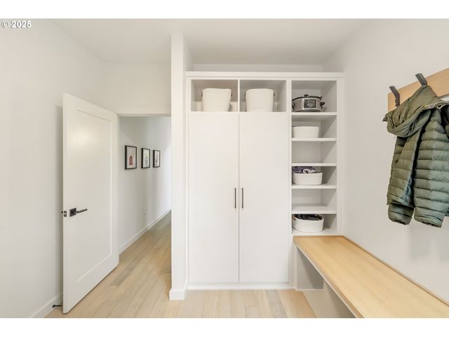 11504 Nw DAMASCUS St, Portland, OR 97229