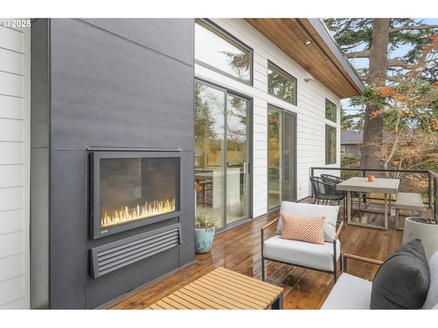 11504 Nw DAMASCUS St, Portland, OR 97229