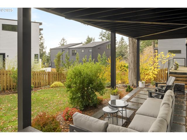 11504 Nw DAMASCUS St, Portland, OR 97229